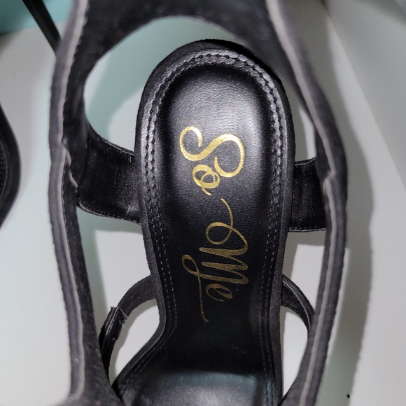 So me heels - Picture 3 of 8